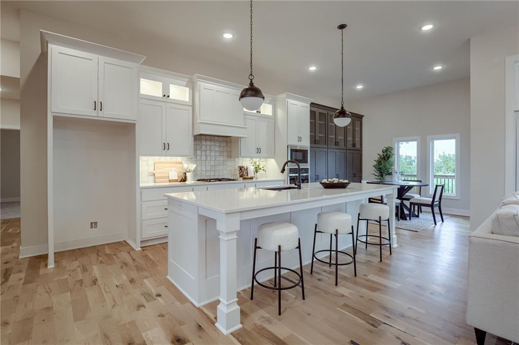 Riverside, Missouri, 64150, United States, 5 Bedrooms Bedrooms, ,4 BathroomsBathrooms,Residential,Active,1702789