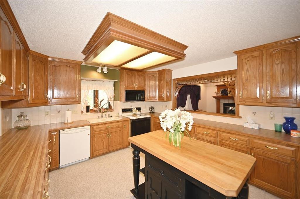 Weston, Missouri, 64098, United States, 4 Bedrooms Bedrooms, ,3 BathroomsBathrooms,Residential,Active,1989765