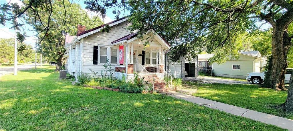 621 N 4TH ST, BURLINGTON, KS 66839, photo 1 of 25