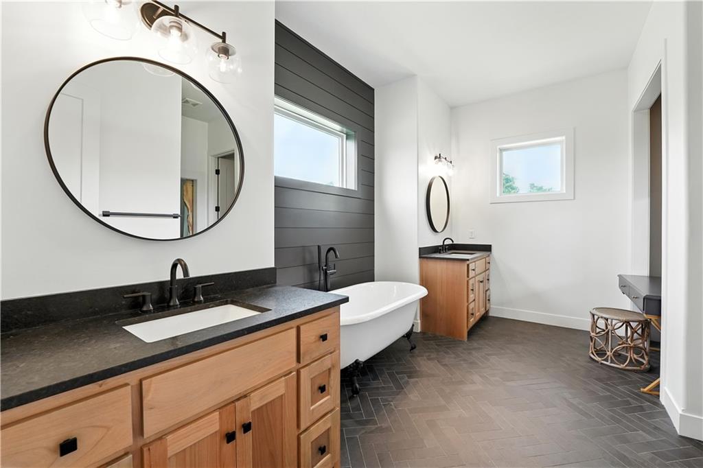 Liberty, Missouri, 64068, United States, 6 Bedrooms Bedrooms, ,5 BathroomsBathrooms,Residential,Active,1922515