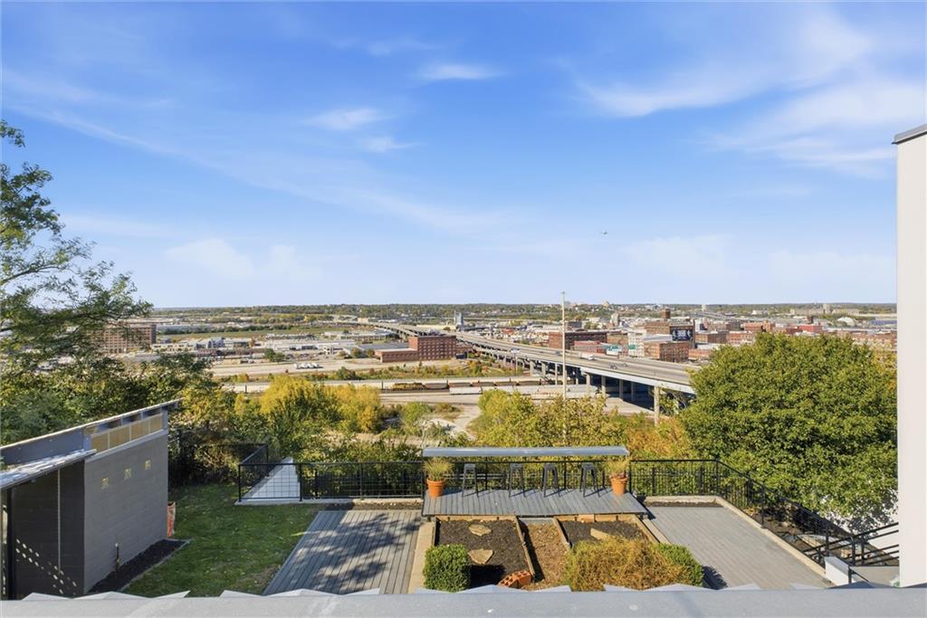 Kansas City, Missouri, 64108, United States, 2 Bedrooms Bedrooms, ,3 BathroomsBathrooms,Residential,Active,1988723