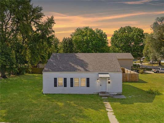 806 SW WALNUT ST, BLUE SPRINGS, MO 64015 - Image 1