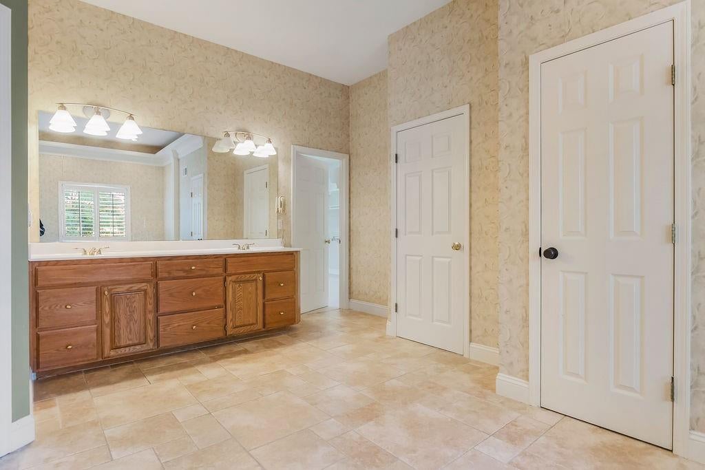 Belton, Missouri, 64012, United States, 4 Bedrooms Bedrooms, ,4 BathroomsBathrooms,Residential,Active,1839446