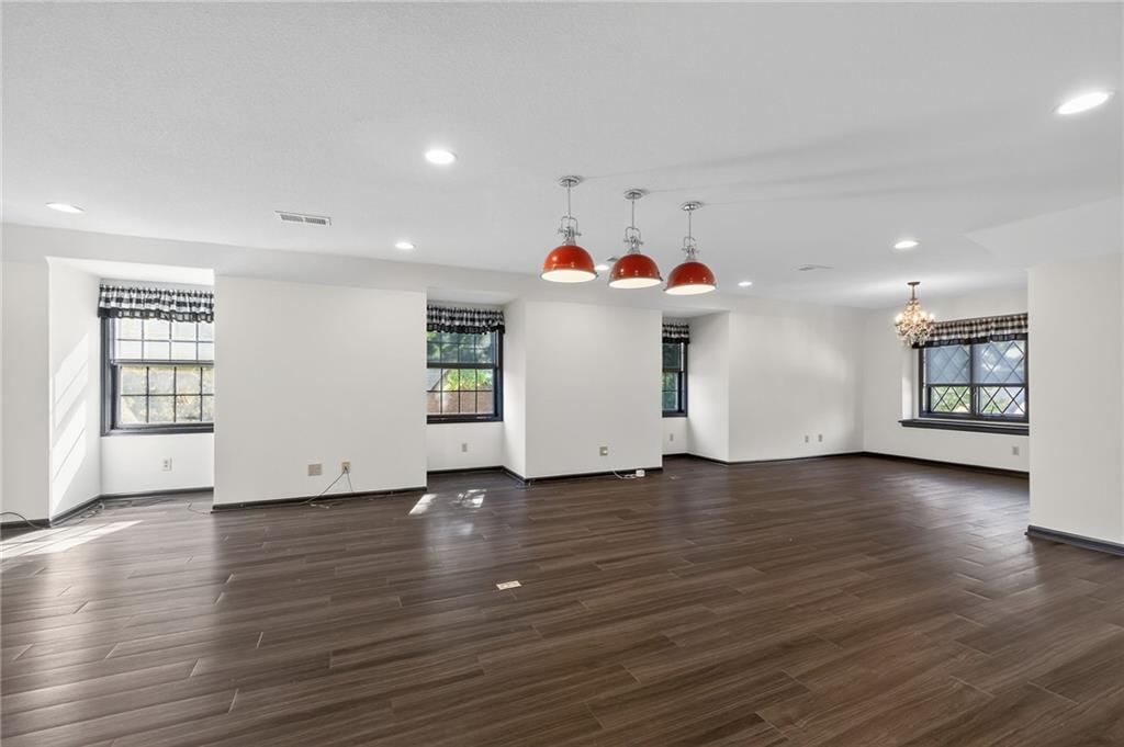 Liberty, Missouri, 64068, United States, 4 Bedrooms Bedrooms, ,7 BathroomsBathrooms,Residential,Active,1987271