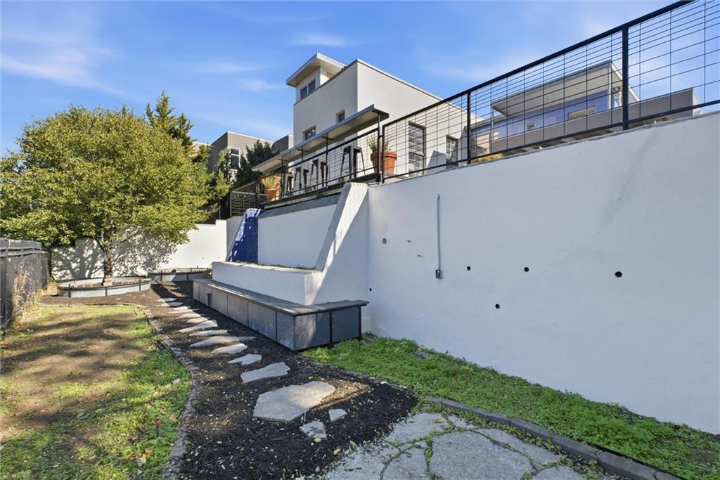 Kansas City, Missouri, 64108, United States, 2 Bedrooms Bedrooms, ,3 BathroomsBathrooms,Residential,Active,1988723