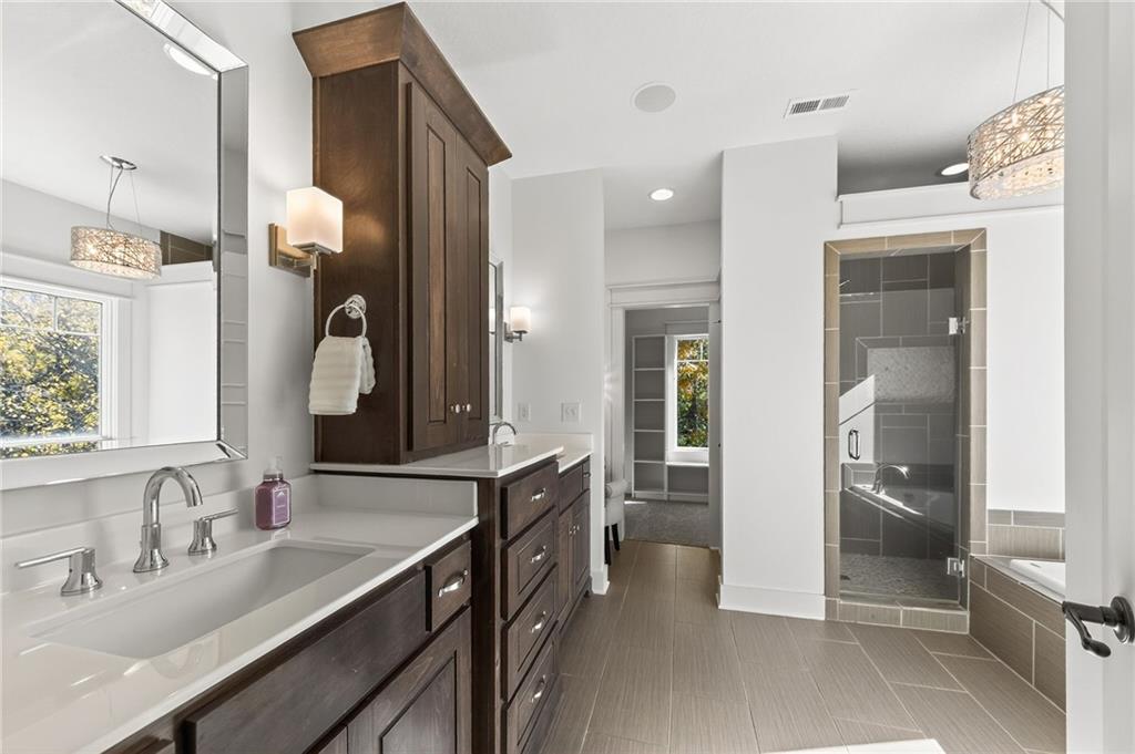 Parkville, Missouri, 64152, United States, 4 Bedrooms Bedrooms, ,5 BathroomsBathrooms,Residential,Active,1987258