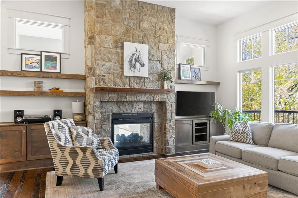 Parkville, Missouri, 64152, United States, 4 Bedrooms Bedrooms, ,5 BathroomsBathrooms,Residential,Active,1987258