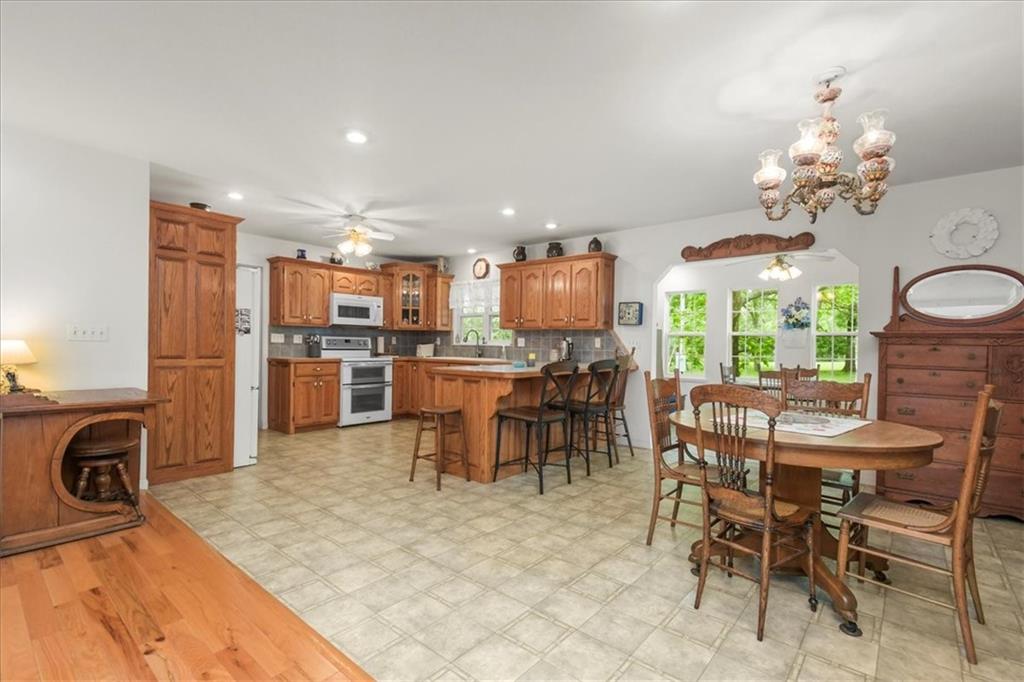 Macks Creek, Missouri, 65786, United States, 3 Bedrooms Bedrooms, ,3 BathroomsBathrooms,Residential,Active,1893234