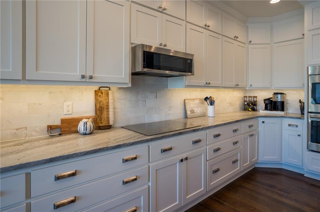 Altamont, Missouri, 64620, United States, 5 Bedrooms Bedrooms, ,5 BathroomsBathrooms,Residential,Active,1880022