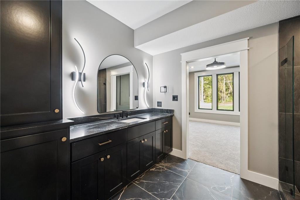 Riverside, Missouri, 64150, United States, 7 Bedrooms Bedrooms, ,6 BathroomsBathrooms,Residential,Active,1960175