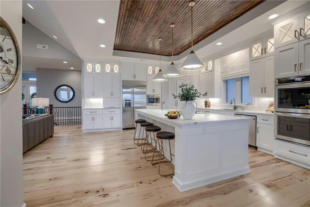 Riverside, Missouri, 64150, United States, 5 Bedrooms Bedrooms, ,5 BathroomsBathrooms,Residential,Active,1710739