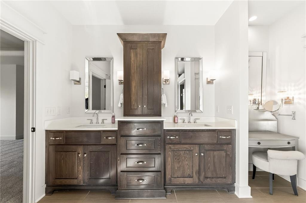 Parkville, Missouri, 64152, United States, 4 Bedrooms Bedrooms, ,5 BathroomsBathrooms,Residential,Active,1987258