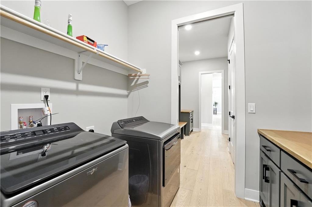 Liberty, Missouri, 64068, United States, 6 Bedrooms Bedrooms, ,5 BathroomsBathrooms,Residential,Active,1922515