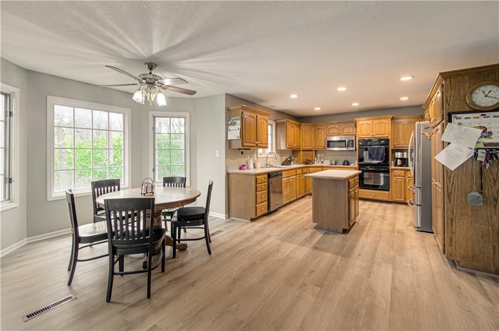 Lee'S Summit, Missouri, 64086, United States, 4 Bedrooms Bedrooms, ,4 BathroomsBathrooms,Residential,Active,1993632