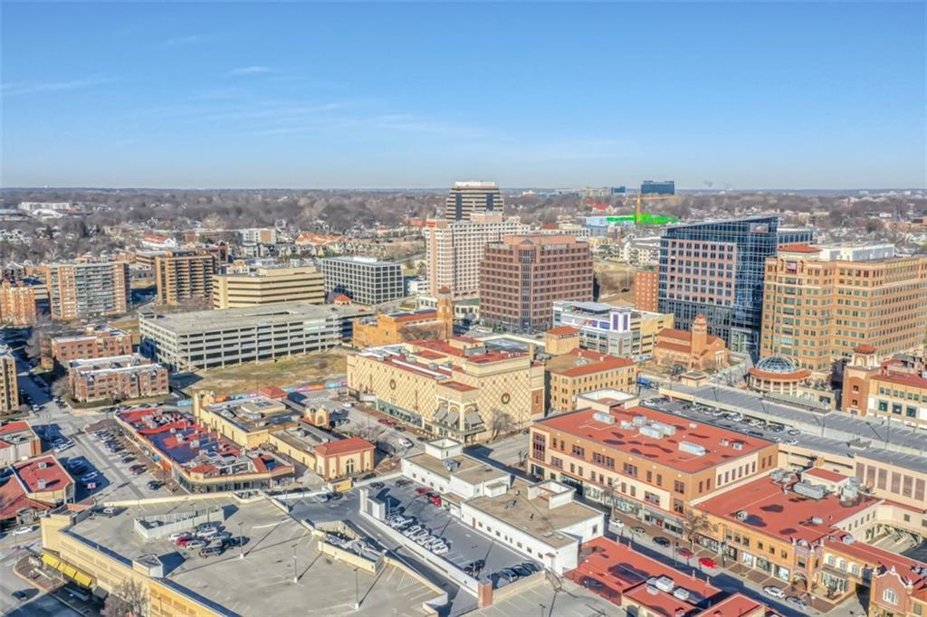 Kansas City, Missouri, 64112, United States, 3 Bedrooms Bedrooms, ,3 BathroomsBathrooms,Residential,Active,1922740