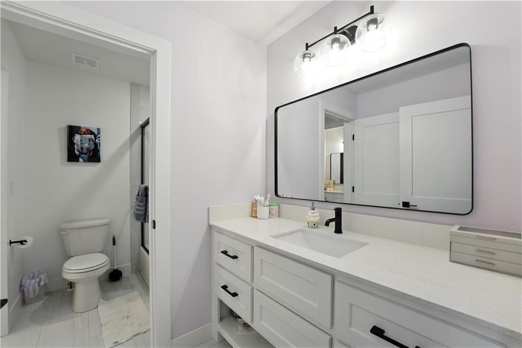 Liberty, Missouri, 64068, United States, 6 Bedrooms Bedrooms, ,5 BathroomsBathrooms,Residential,Active,1922515