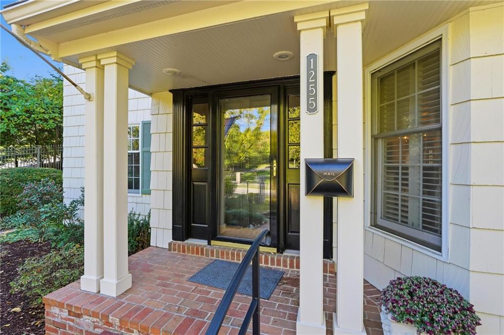 Kansas City, Missouri, 64113, United States, 3 Bedrooms Bedrooms, ,3 BathroomsBathrooms,Residential,Active,1987240