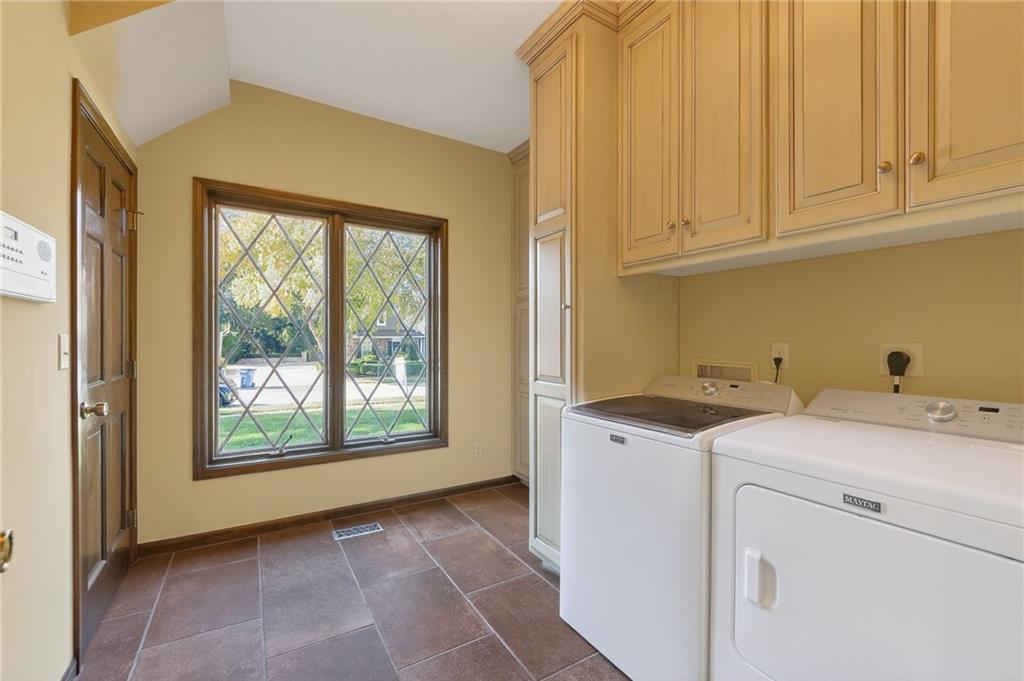 Liberty, Missouri, 64068, United States, 4 Bedrooms Bedrooms, ,7 BathroomsBathrooms,Residential,Active,1987271