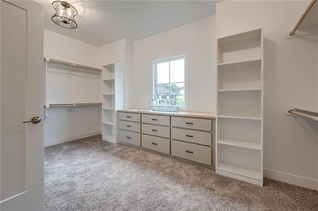 Riverside, Missouri, 64150, United States, 5 Bedrooms Bedrooms, ,4 BathroomsBathrooms,Residential,Active,1702789