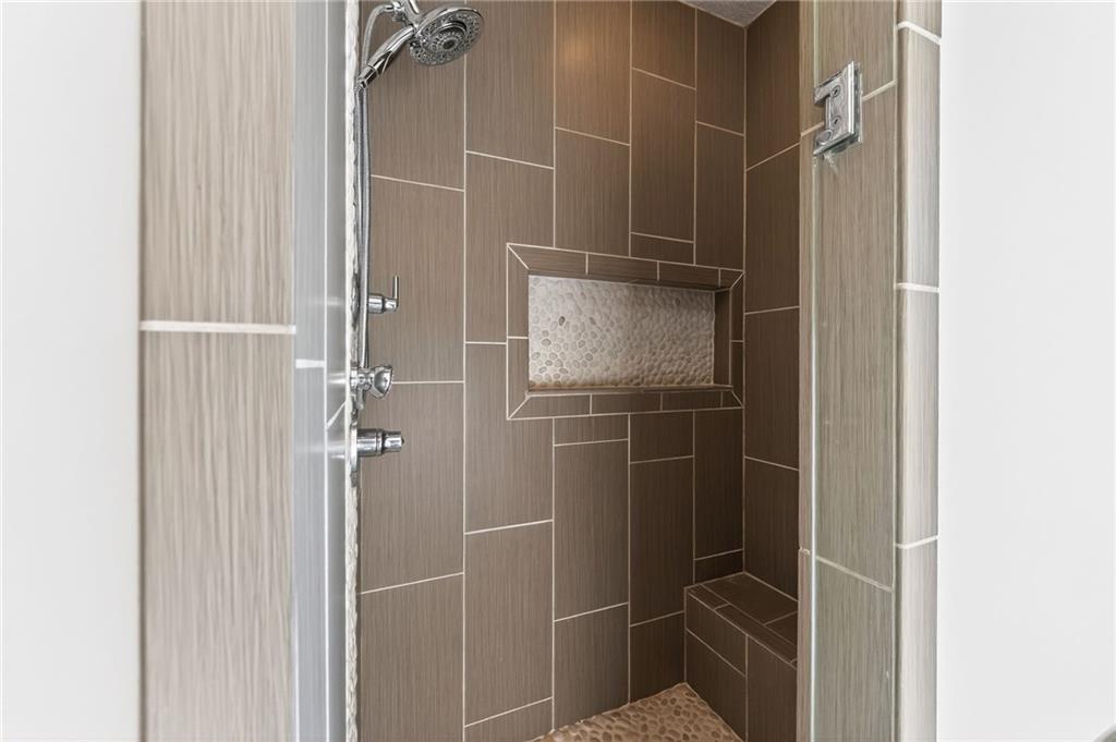 Parkville, Missouri, 64152, United States, 4 Bedrooms Bedrooms, ,5 BathroomsBathrooms,Residential,Active,1987258