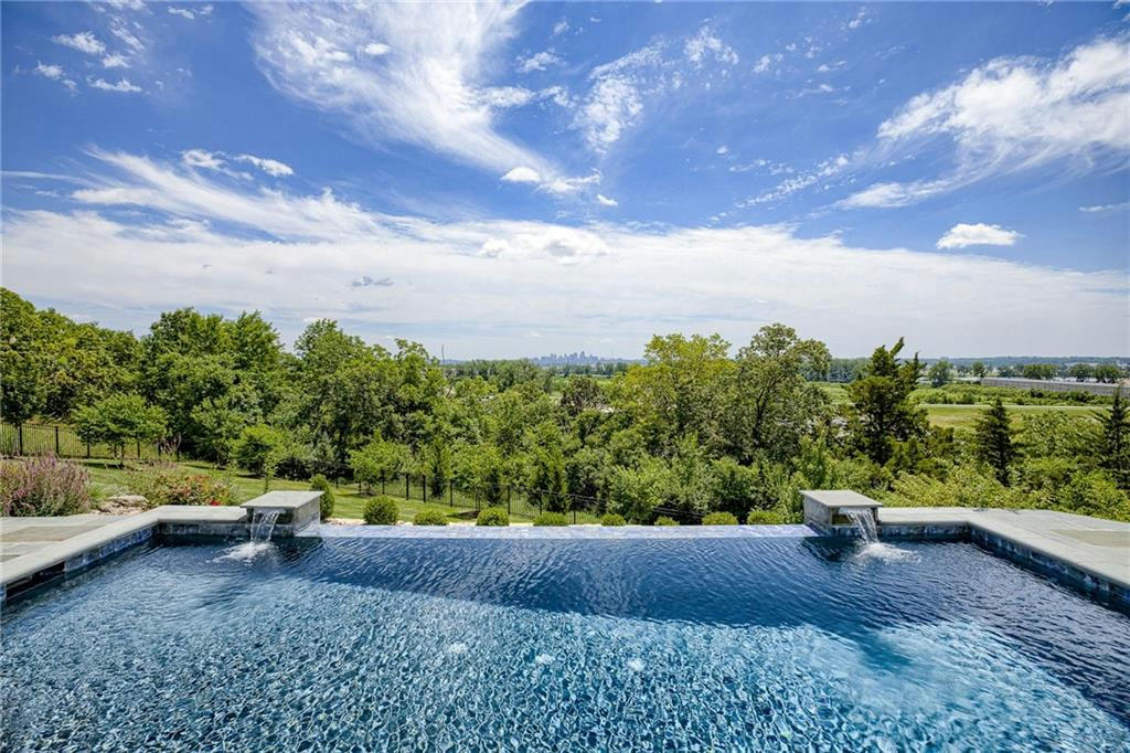 Riverside, Missouri, 64150, United States, 5 Bedrooms Bedrooms, ,5 BathroomsBathrooms,Residential,Active,1710739