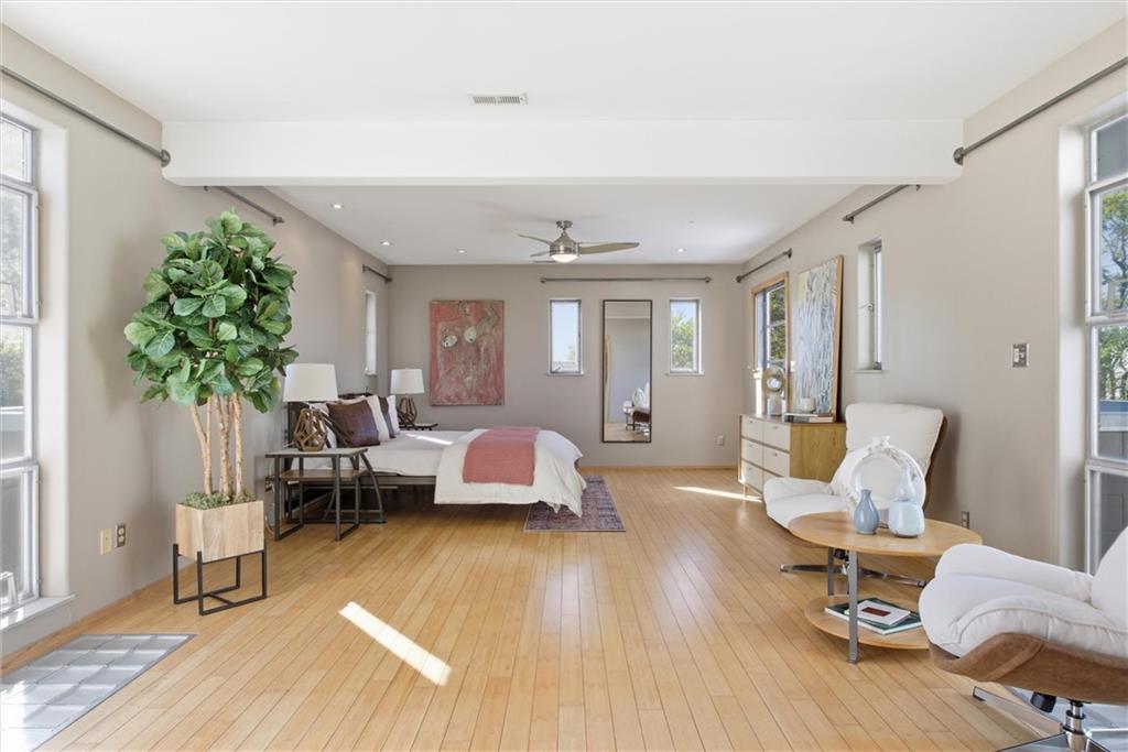 Kansas City, Missouri, 64108, United States, 2 Bedrooms Bedrooms, ,3 BathroomsBathrooms,Residential,Active,1988723