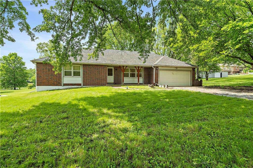 33655 W 135TH ST, OLATHE, KS 66061, photo 1 of 52