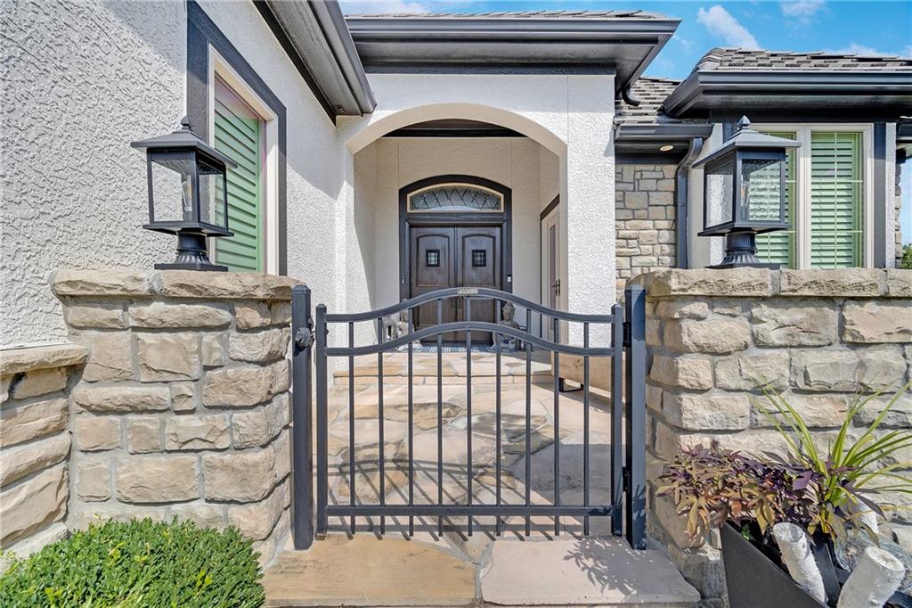 Loch Lloyd, Missouri, 64012, United States, 3 Bedrooms Bedrooms, ,4 BathroomsBathrooms,Residential,Active,1929453