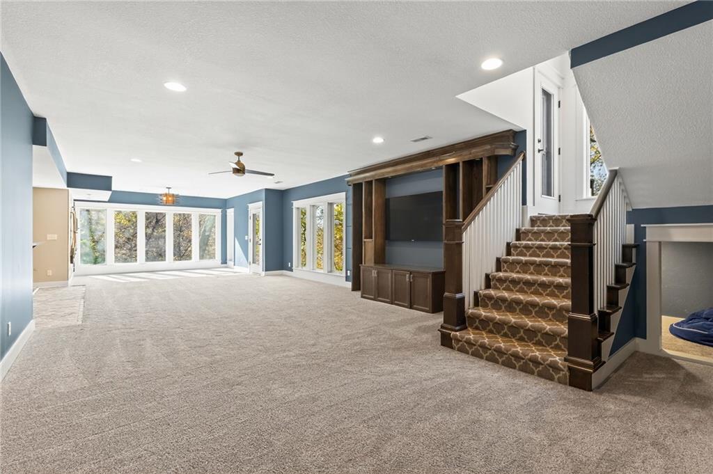 Parkville, Missouri, 64152, United States, 4 Bedrooms Bedrooms, ,5 BathroomsBathrooms,Residential,Active,1987258