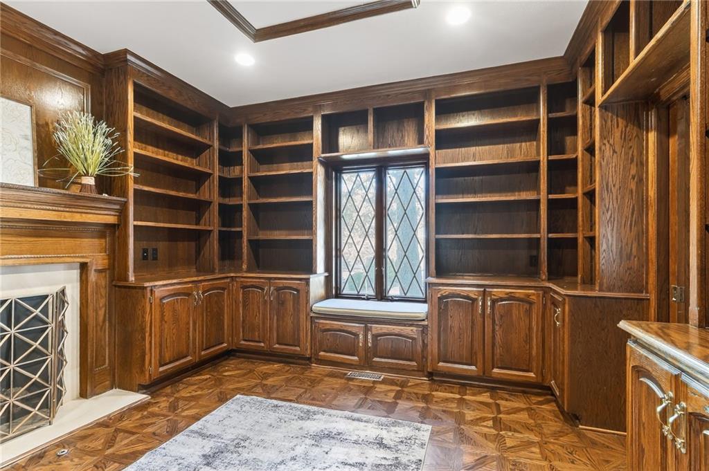 Liberty, Missouri, 64068, United States, 4 Bedrooms Bedrooms, ,7 BathroomsBathrooms,Residential,Active,1987271