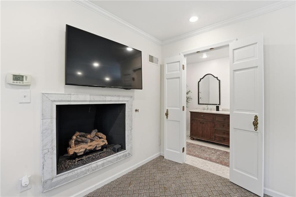 Kansas City, Missouri, 64113, United States, 3 Bedrooms Bedrooms, ,3 BathroomsBathrooms,Residential,Active,1987240