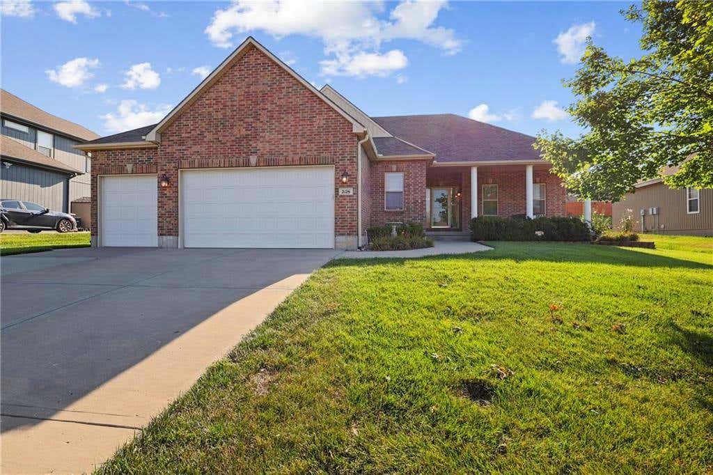 2126 NE SPARTA DR, BLUE SPRINGS, MO 64029, photo 1 of 38