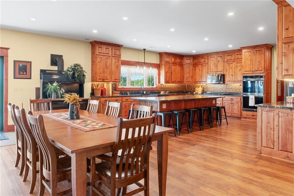 Gallatin, Missouri, 64640, United States, 5 Bedrooms Bedrooms, ,5 BathroomsBathrooms,Residential,Active,1953380