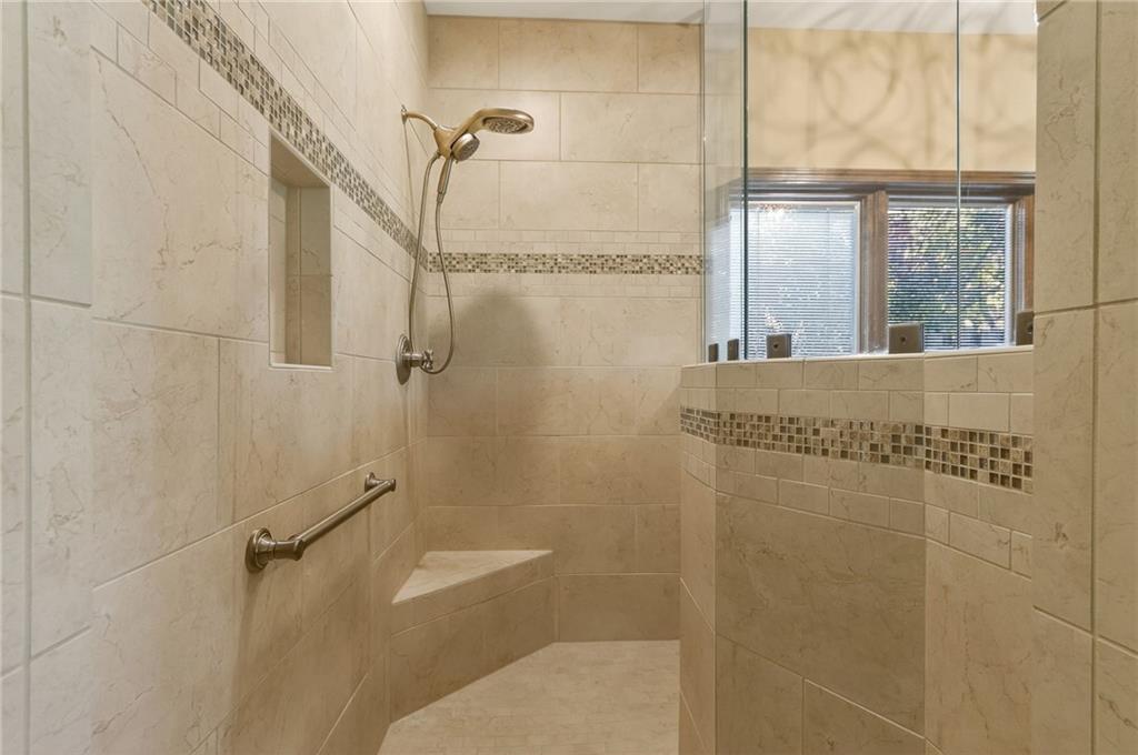 Liberty, Missouri, 64068, United States, 4 Bedrooms Bedrooms, ,7 BathroomsBathrooms,Residential,Active,1987271