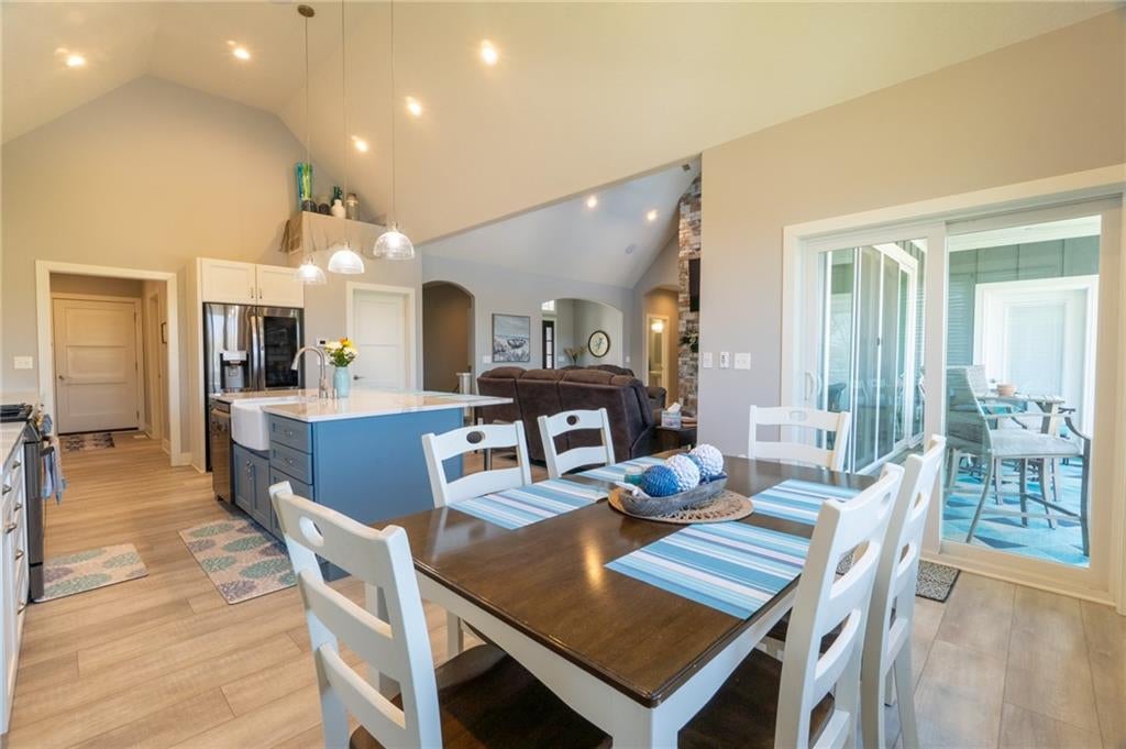 Altamont, Missouri, 64620, United States, 4 Bedrooms Bedrooms, ,4 BathroomsBathrooms,Residential,Active,1774004