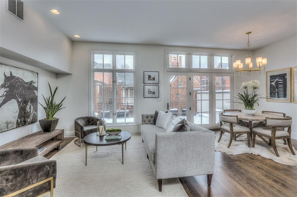 Kansas City, Missouri, 64112, United States, 3 Bedrooms Bedrooms, ,3 BathroomsBathrooms,Residential,Active,1922740