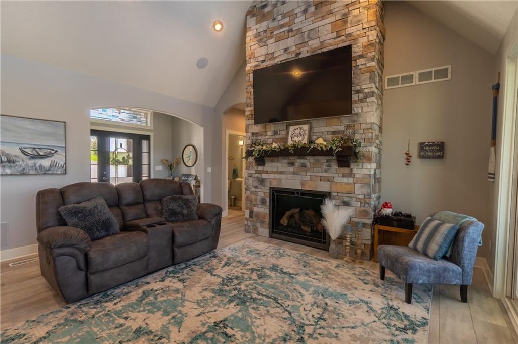 Altamont, Missouri, 64620, United States, 4 Bedrooms Bedrooms, ,4 BathroomsBathrooms,Residential,Active,1774004