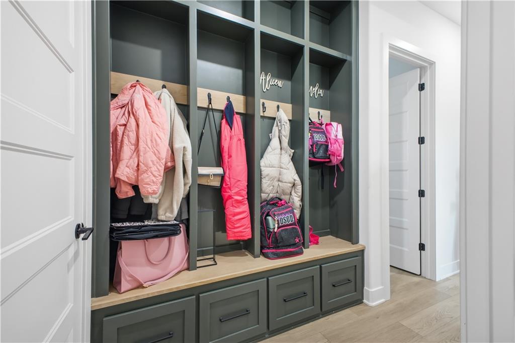 St Joseph, Missouri, 64507, United States, 5 Bedrooms Bedrooms, ,5 BathroomsBathrooms,Residential,Active,2007340