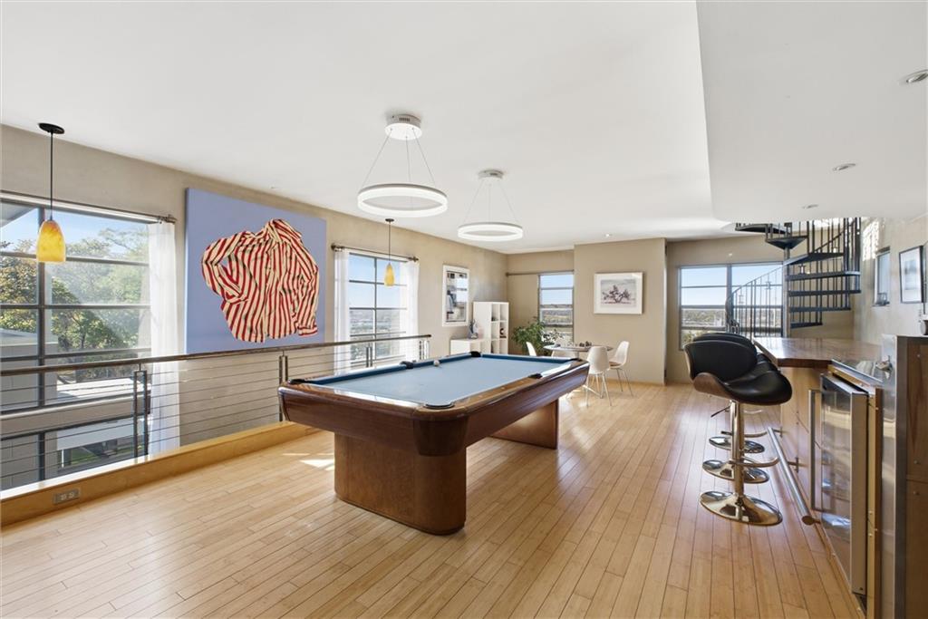 Kansas City, Missouri, 64108, United States, 2 Bedrooms Bedrooms, ,3 BathroomsBathrooms,Residential,Active,1988723