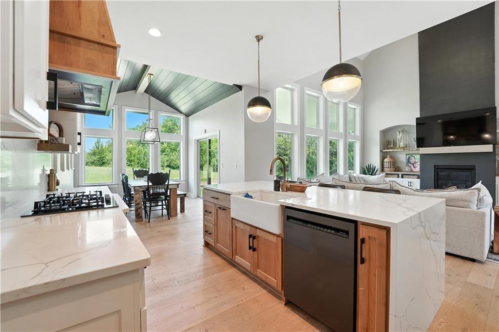 Liberty, Missouri, 64068, United States, 6 Bedrooms Bedrooms, ,5 BathroomsBathrooms,Residential,Active,1922515