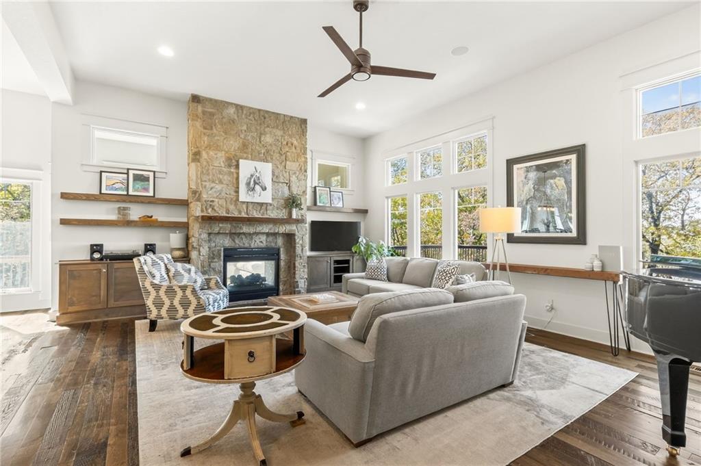 Parkville, Missouri, 64152, United States, 4 Bedrooms Bedrooms, ,5 BathroomsBathrooms,Residential,Active,1987258