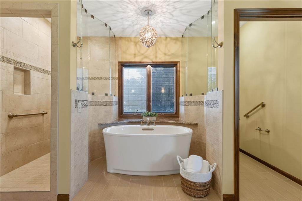 Liberty, Missouri, 64068, United States, 4 Bedrooms Bedrooms, ,7 BathroomsBathrooms,Residential,Active,1987271