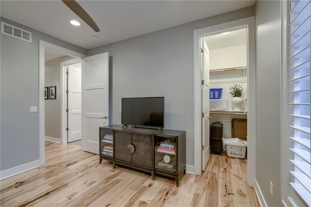 Riverside, Missouri, 64150, United States, 5 Bedrooms Bedrooms, ,5 BathroomsBathrooms,Residential,Active,1710739