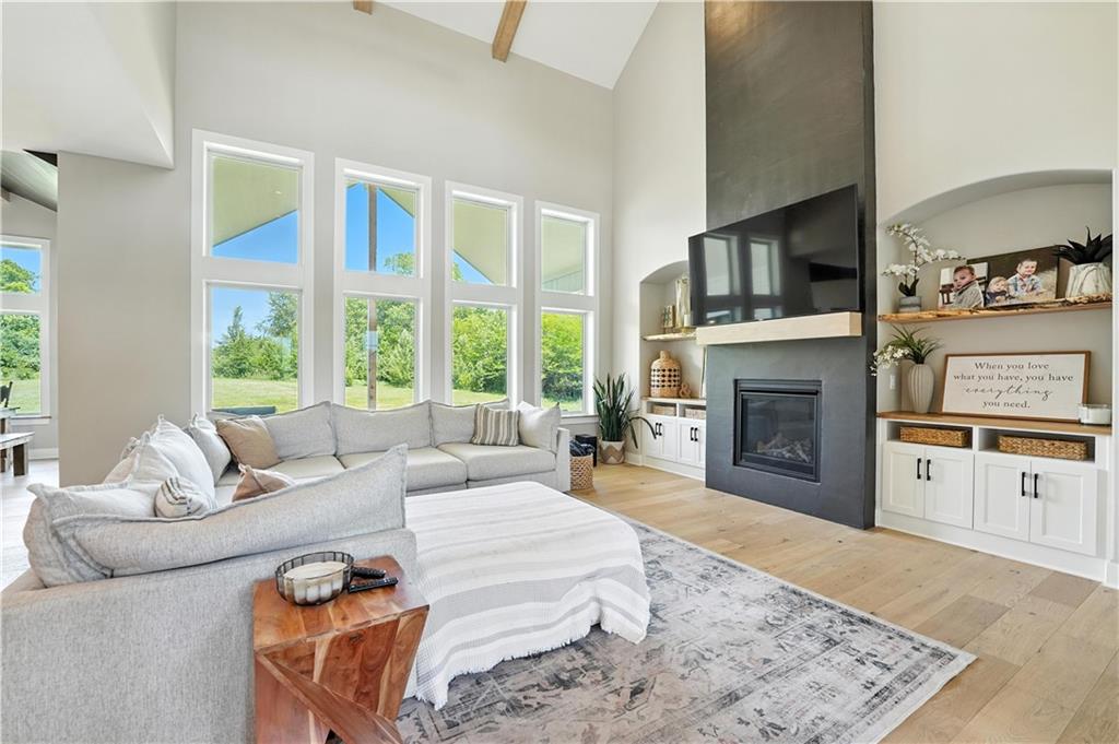 Liberty, Missouri, 64068, United States, 6 Bedrooms Bedrooms, ,5 BathroomsBathrooms,Residential,Active,1922515