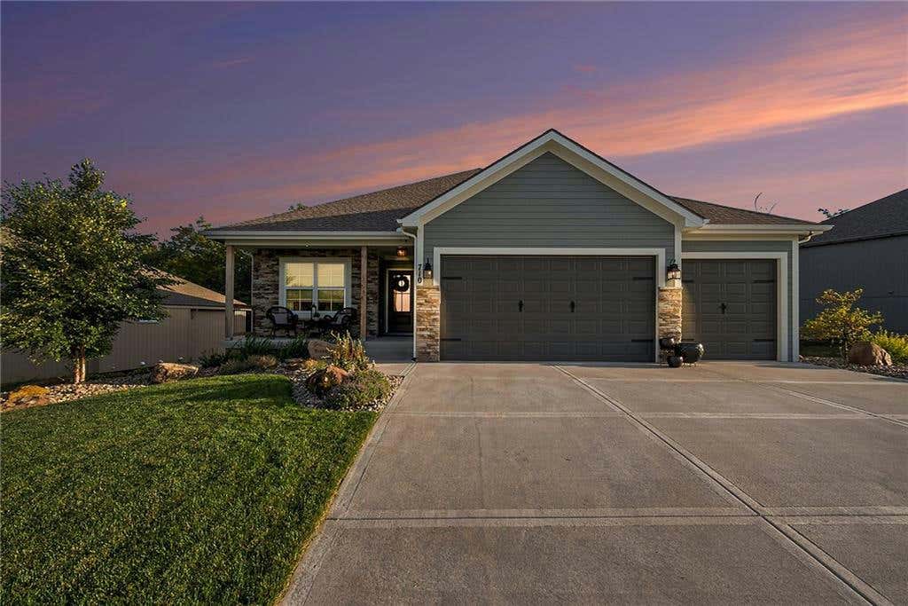 710 APACHE CT, SMITHVILLE, MO 64089, photo 1 of 40