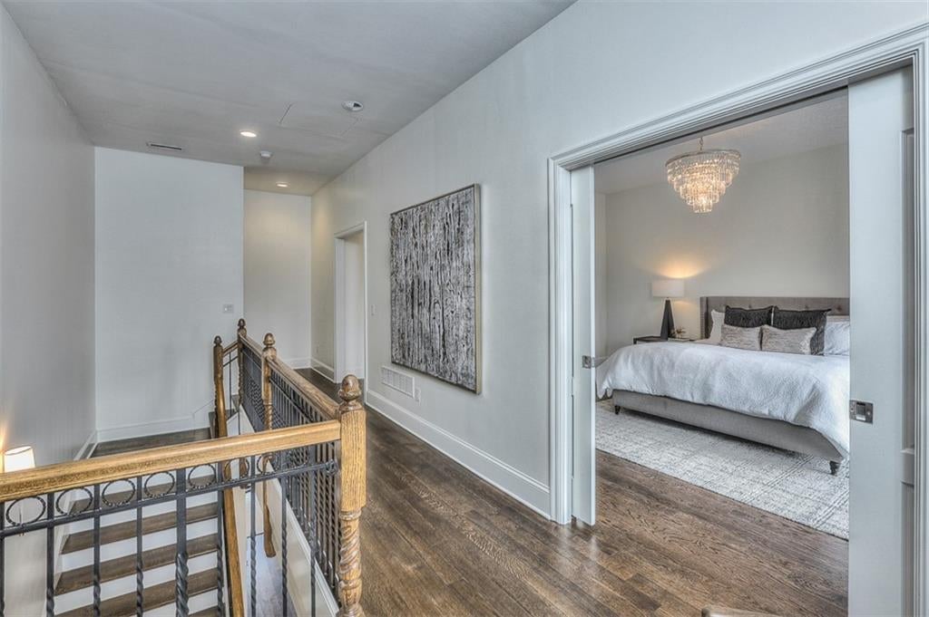 Kansas City, Missouri, 64112, United States, 3 Bedrooms Bedrooms, ,3 BathroomsBathrooms,Residential,Active,1922740