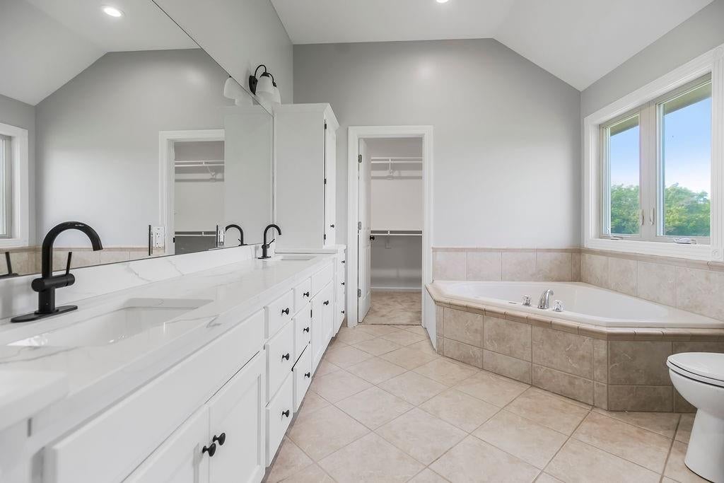 Grandview, Missouri, 64030, United States, 8 Bedrooms Bedrooms, ,5 BathroomsBathrooms,Residential,Active,1892623