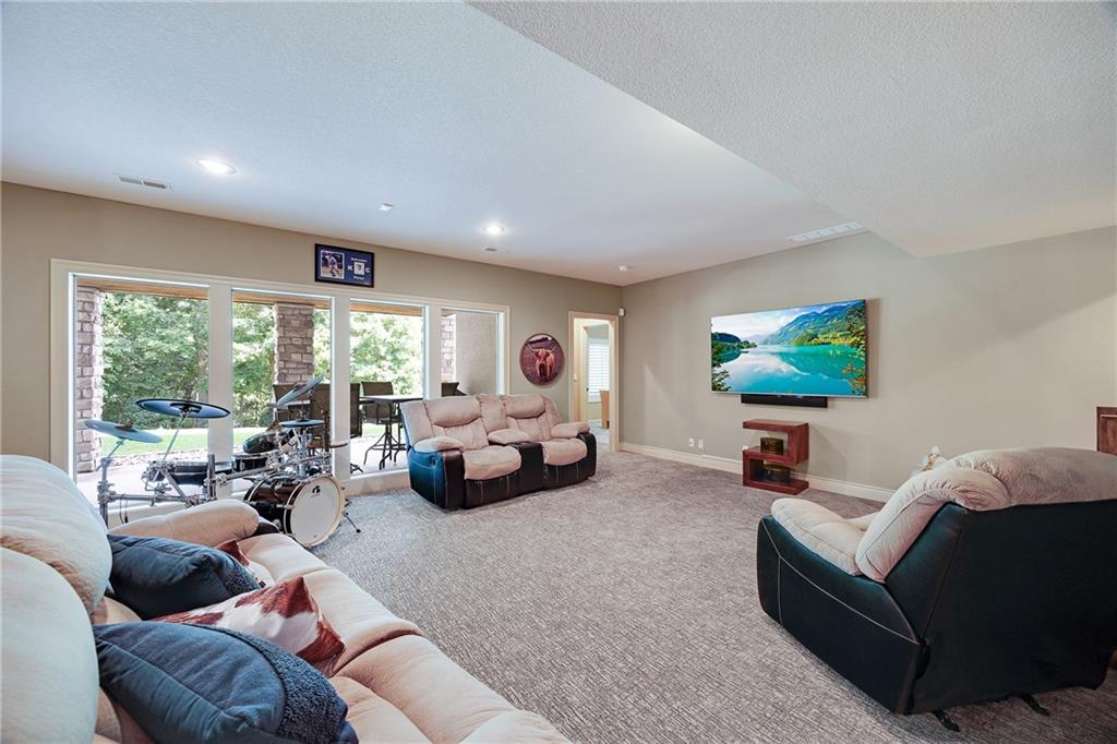 Loch Lloyd, Missouri, 64012, United States, 3 Bedrooms Bedrooms, ,4 BathroomsBathrooms,Residential,Active,1929453