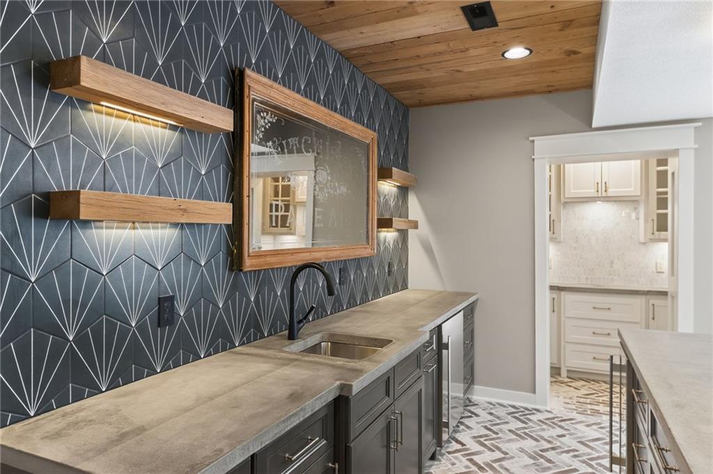 Parkville, Missouri, 64152, United States, 4 Bedrooms Bedrooms, ,5 BathroomsBathrooms,Residential,Active,1987258