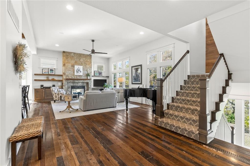 Parkville, Missouri, 64152, United States, 4 Bedrooms Bedrooms, ,5 BathroomsBathrooms,Residential,Active,1987258